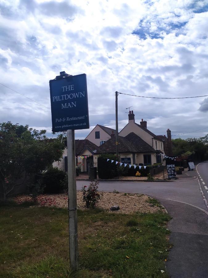 Ferienwohnung Garden Flat At The Infamous Piltdown Man Pub Fletching Exterior foto