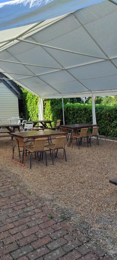 Ferienwohnung Garden Flat At The Infamous Piltdown Man Pub Fletching Exterior foto